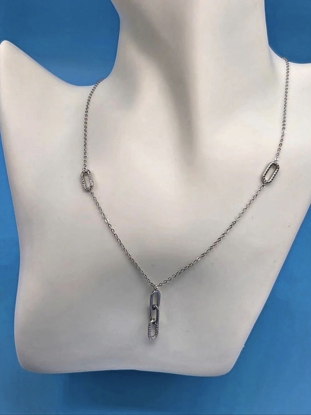 Sterling Silver Oval Link Pendant Necklace.New with defects.